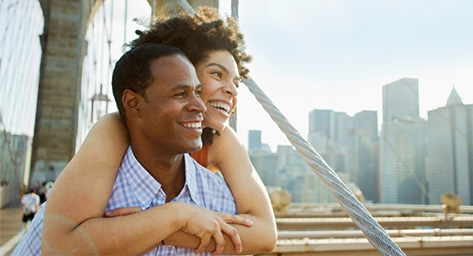 A couple taking in the view from the Brooklyn Bridge